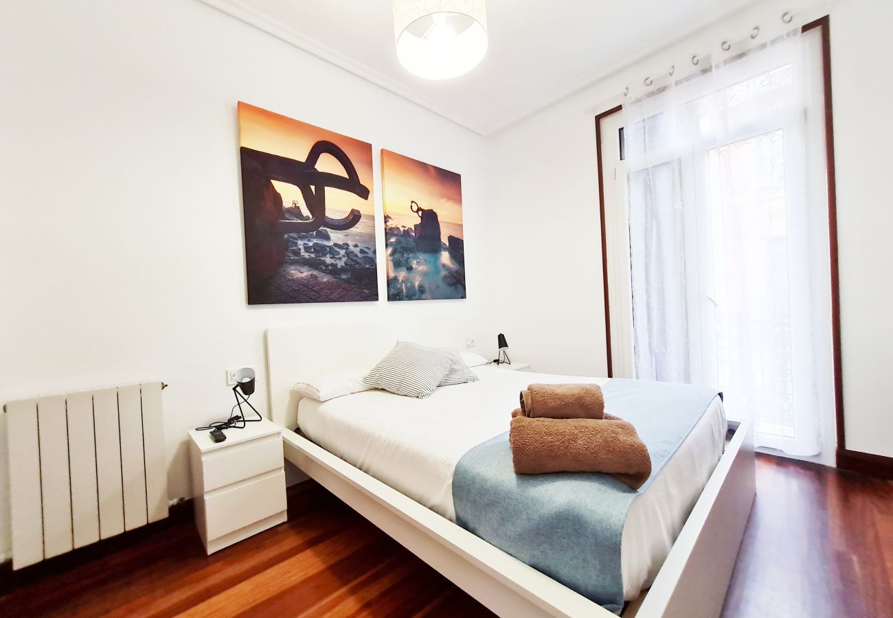 Rent by room in San Sebastián - Pensión Yoldi - Habitación Peine del Viento